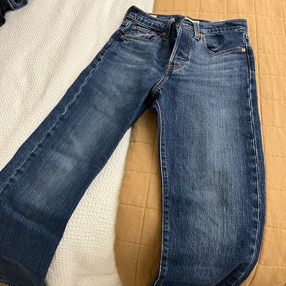 Classic Blue Women's Jeans- Levi’s wedgie jeans size 25.